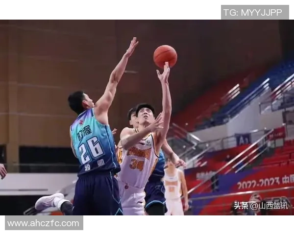 山西男篮与江苏男篮激战正酣谁能在这场对决中笑到最后